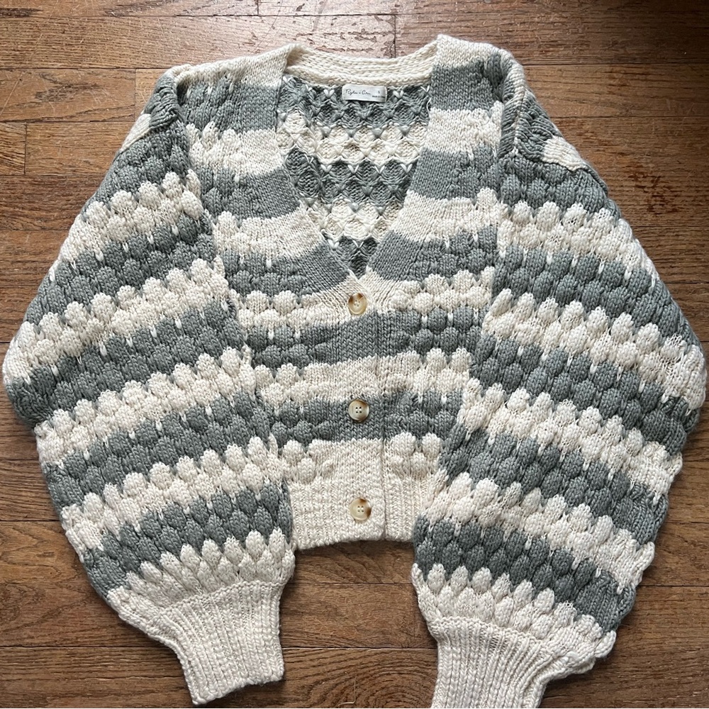 Women’s Rylee Cru Cardigan Size Small - Picture 3 of 3